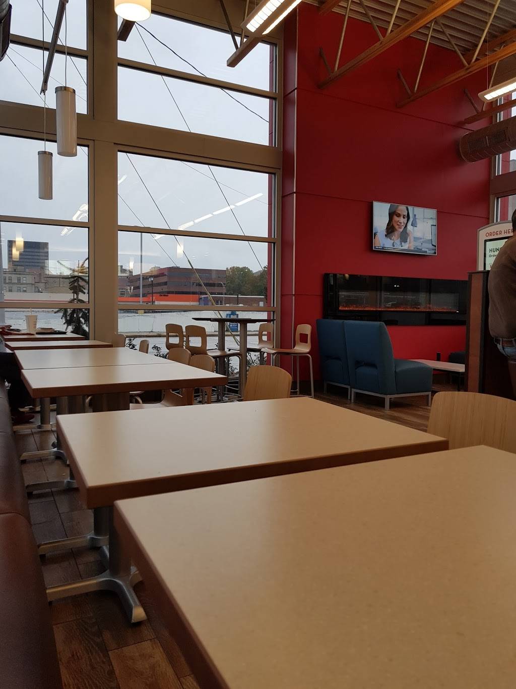 Wendys | restaurant | 121 Virginia St E, Charleston, WV 25301, USA | 3043420662 OR +1 304-342-0662