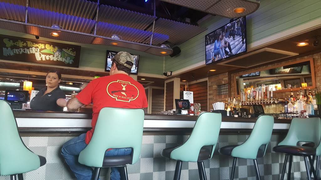 Chilis Grill & Bar | meal takeaway | 726 W Center St, West Bridgewater, MA 02379, USA | 5084279906 OR +1 508-427-9906