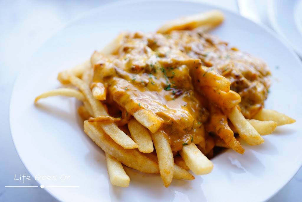 Cafe De Paris | restaurant | 4527 Campus Dr, Irvine, CA 92612, USA | 9493333951 OR +1 949-333-3951