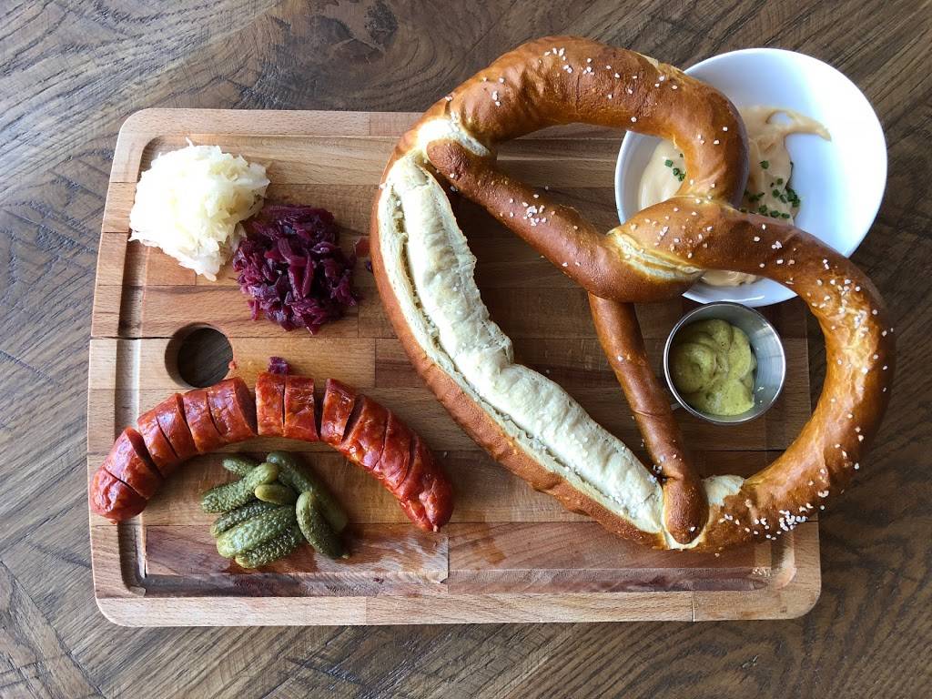 Huss Brewing Co.Taproom at Uptown Plaza | restaurant | 100 E Camelback Rd #160, Phoenix, AZ 85012, USA | 6024414677 OR +1 602-441-4677