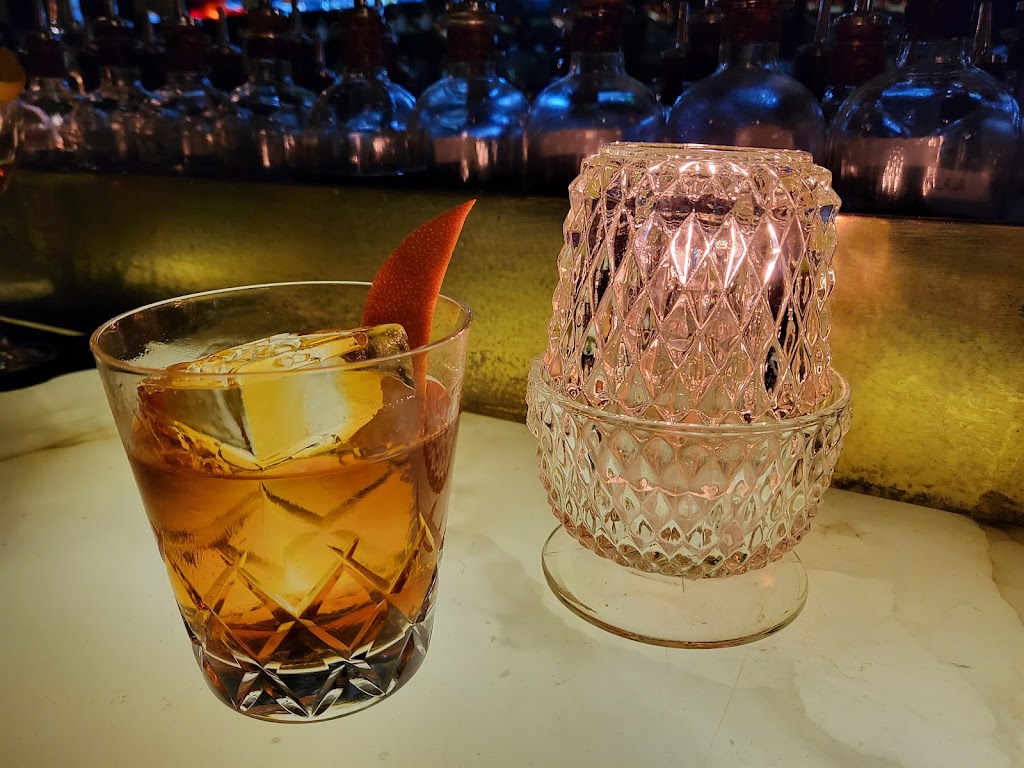 The Roosevelt Room | restaurant | 307 W 5th St, Austin, TX 78701, USA | 5124944094 OR +1 512-494-4094