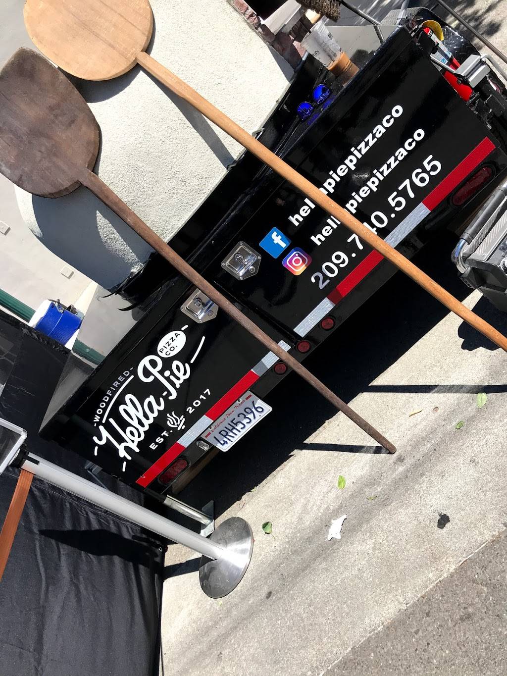 Hella Pie Pizza Company | meal takeaway | 50 W 10th St, Tracy, CA 95376, USA | 2092372034 OR +1 209-237-2034