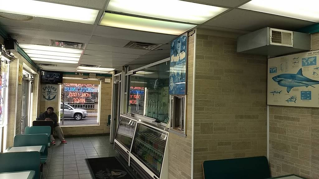 Sharks Fish & Chicken | restaurant | 5834 W Villard Ave, Milwaukee, WI 53218, USA | 4144648888 OR +1 414-464-8888