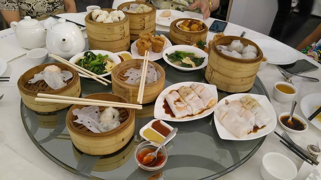 Pearl | restaurant | 2901 Bayview Ave, North York, ON M2K 1E6, Canada | 4162261233 OR +1 416-226-1233