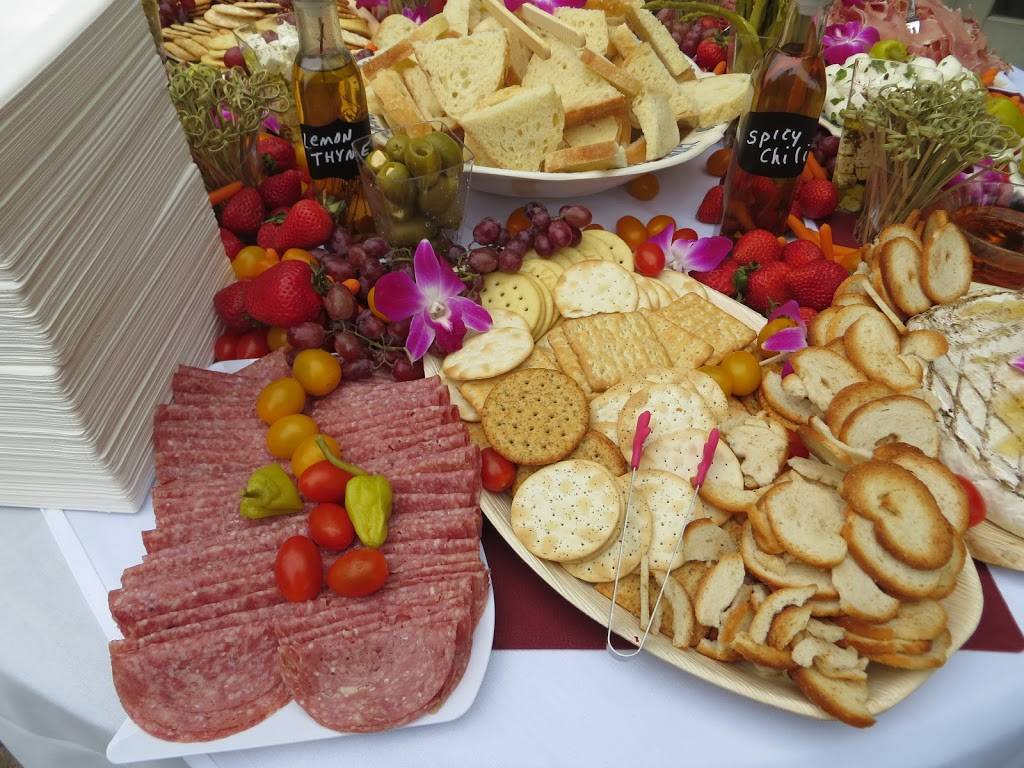 Curious Pig | restaurant | 117 S 5th St, Crystal Falls, MI 49920, USA | 9062827575 OR +1 906-282-7575