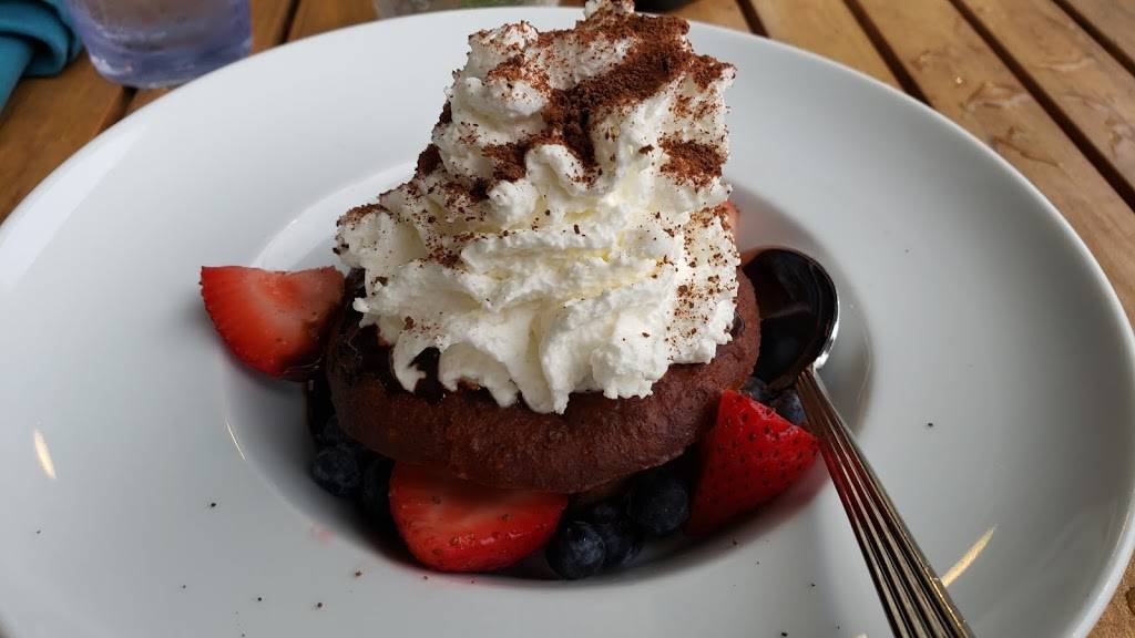 Harrys Poolside Bar & Grill | restaurant | 9840 International Dr, Orlando, FL 32819, USA | 4079969840 OR +1 407-996-9840