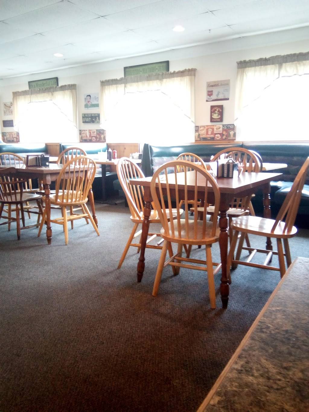 Dennys Pantry | restaurant | 469 Bernardston Rd, Greenfield, MA 01301, USA | 4137733345 OR +1 413-773-3345