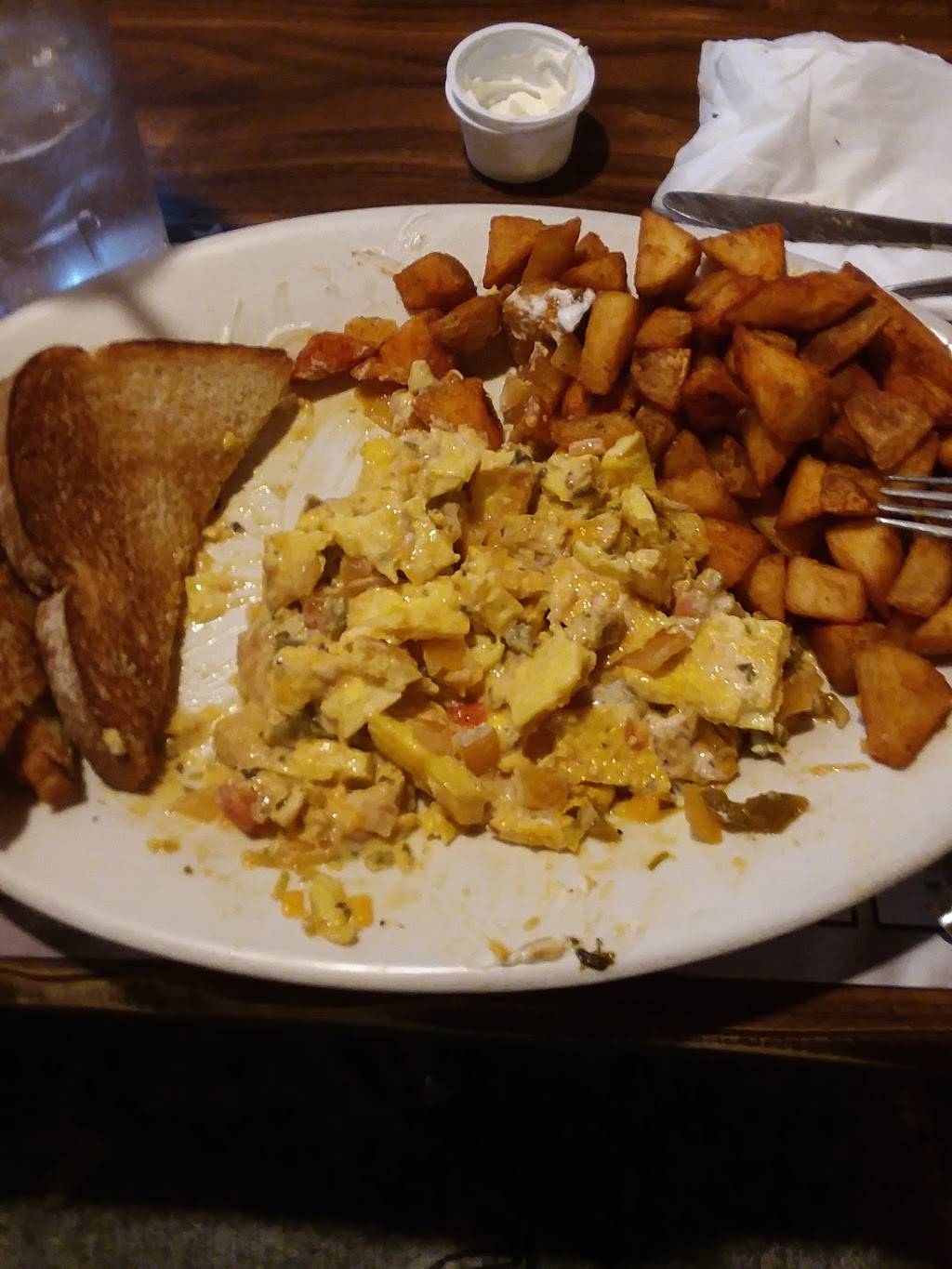 American Classics Restaurant | restaurant | 740 Springfield St, Feeding Hills, MA 01030, USA | 4137892203 OR +1 413-789-2203