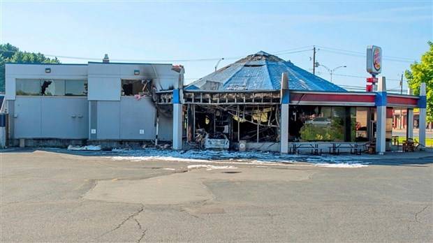 Burger King | restaurant | 10595 Boulevard Lacroix, Saint-Georges, QC G5Y 1K2, Canada | 4182287373 OR +1 418-228-7373