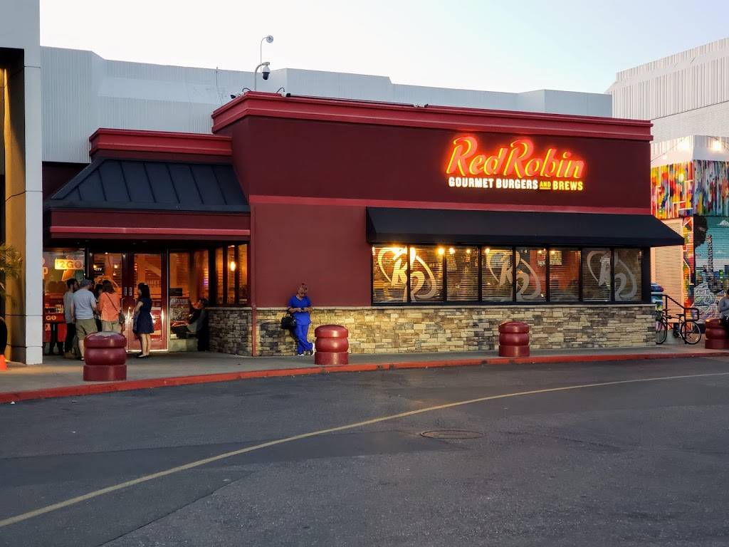 Red Robin Gourmet Burgers and Brews | restaurant | 2200 Eastridge Loop #2073, San Jose, CA 95122, USA | 4082231000 OR +1 408-223-1000