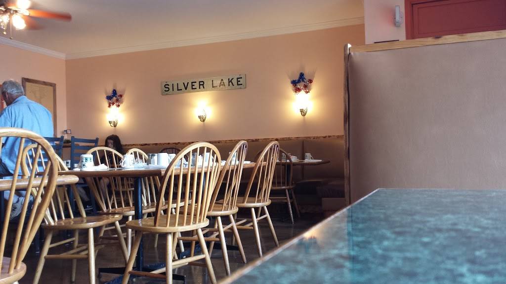 Scullys Silver Lake Grill | restaurant | 107 S Cogswell Dr, Silver Lake, WI 53170, USA | 2628894727 OR +1 262-889-4727