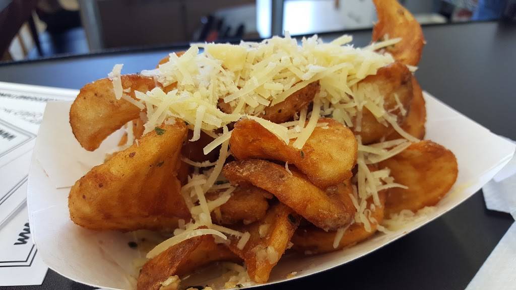 Burgers and Things | restaurant | 1991 Pauoa Rd, Honolulu, HI 96813, USA | 8089711946 OR +1 808-971-1946