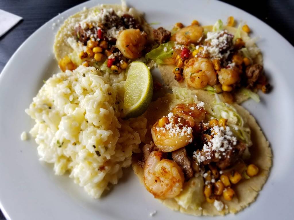 Smokin Fins Restaurant - Highland Ranch | restaurant | 1104 Cpl Max Donahue Ln #102, Highlands Ranch, CO 80129, USA | 7205943467 OR +1 720-594-3467