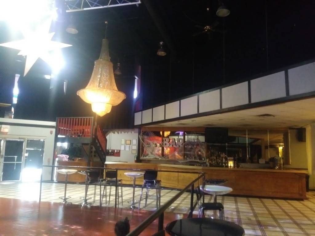 Candela Bar And Grill | restaurant | 8526 W Golf Rd, Niles, IL 60714, USA | 8474147973 OR +1 847-414-7973