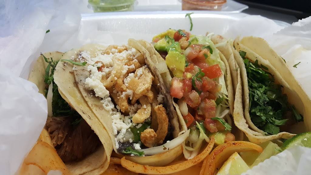 Lolis Mexican Cravings | restaurant | 8005 Benjamin Rd, Tampa, FL 33634, USA | 8138867467 OR +1 813-886-7467