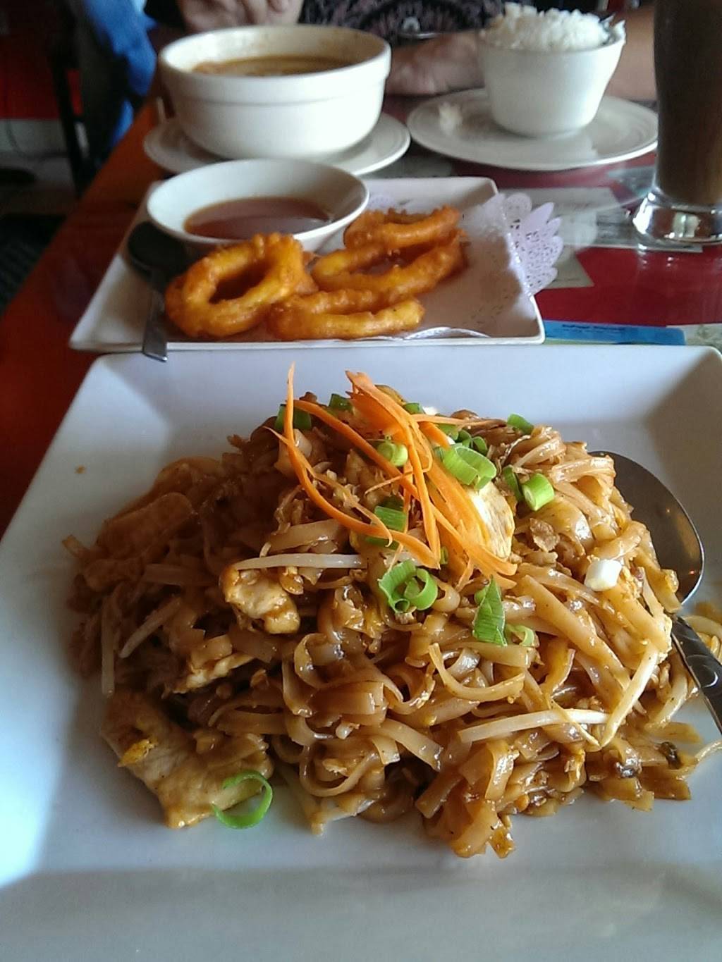 Somsri Thai Food | restaurant | 27 Chicago Ave, Winfield, IL 60190, USA | 6306657811 OR +1 630-665-7811