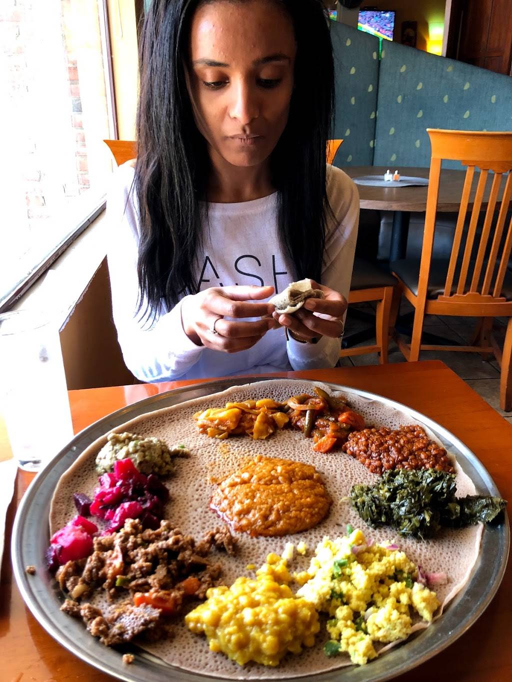 Enat Fine Ethiopian Cuisine | restaurant | 4709 N Chambliss St, Alexandria, VA 22312, USA | 7036423628 OR +1 703-642-3628