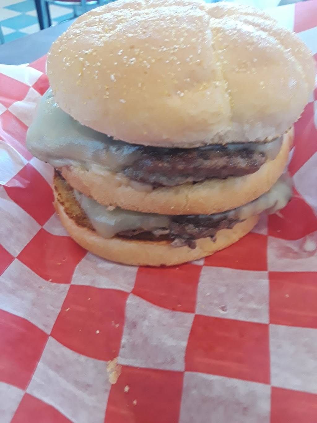 Double Deuce Diner | restaurant | 555 W Main St, Stockbridge, MI 49285, USA | 5178517666 OR +1 517-851-7666