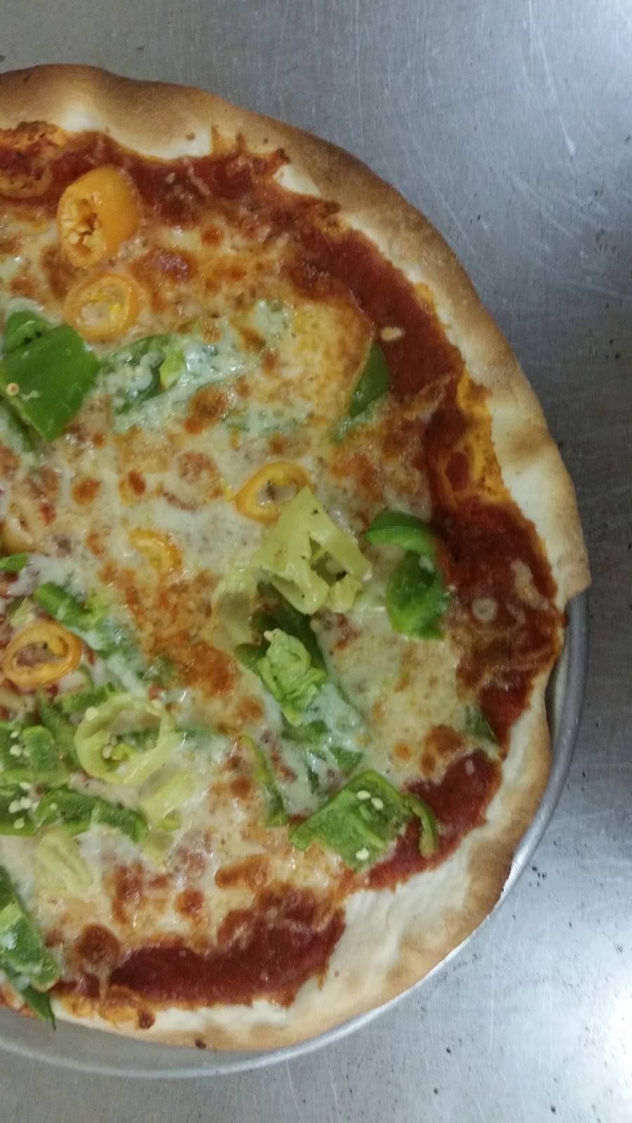 Annas Pizza & Pasta | restaurant | 101 S Benton St, Winnebago, IL 61088, USA | 8153351065 OR +1 815-335-1065
