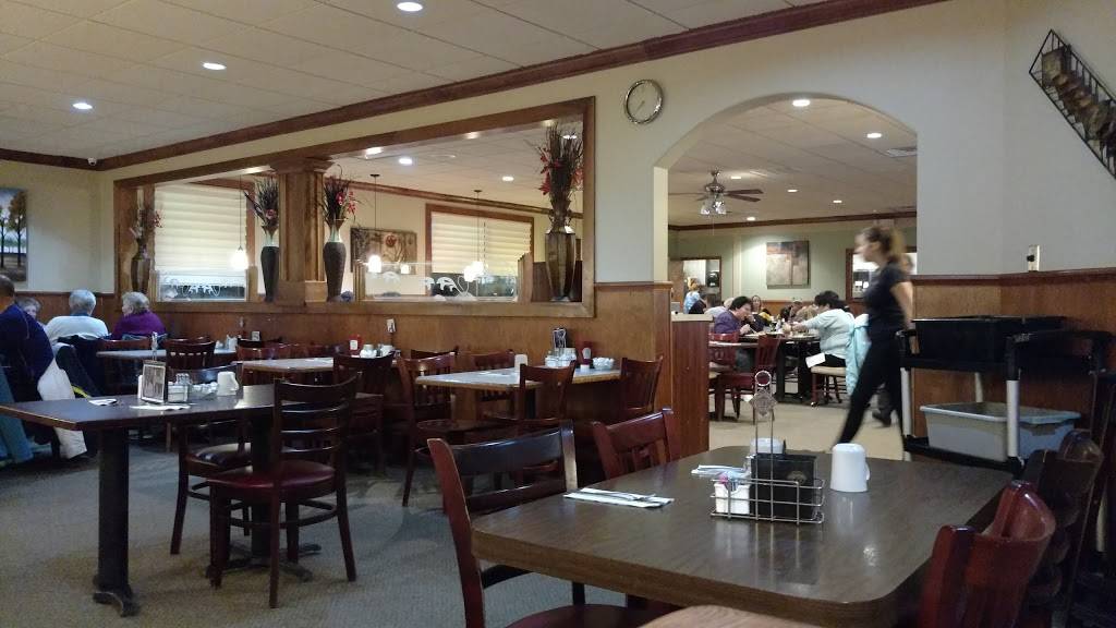 Four Star Family Restaurant | restaurant | 120 Simmons Ave, Pewaukee, WI 53072, USA | 2626919555 OR +1 262-691-9555