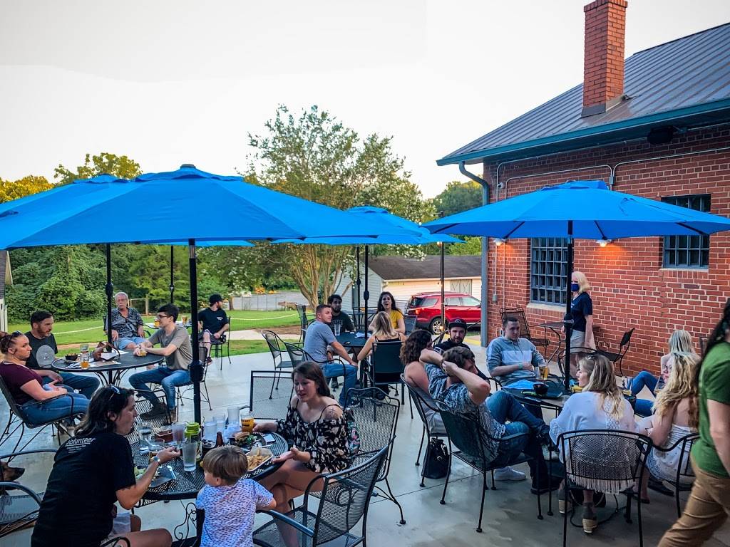 Iron Key Brewing Company | restaurant | 135 Locust St, Columbus, NC 28722, USA | 8288021045 OR +1 828-802-1045
