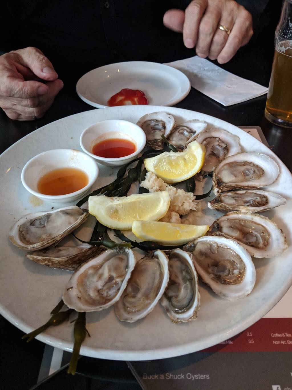 Shakeys | restaurant | 2255 Bloor St W, Toronto, ON M6S 1N8, Canada | 4167670608 OR +1 416-767-0608