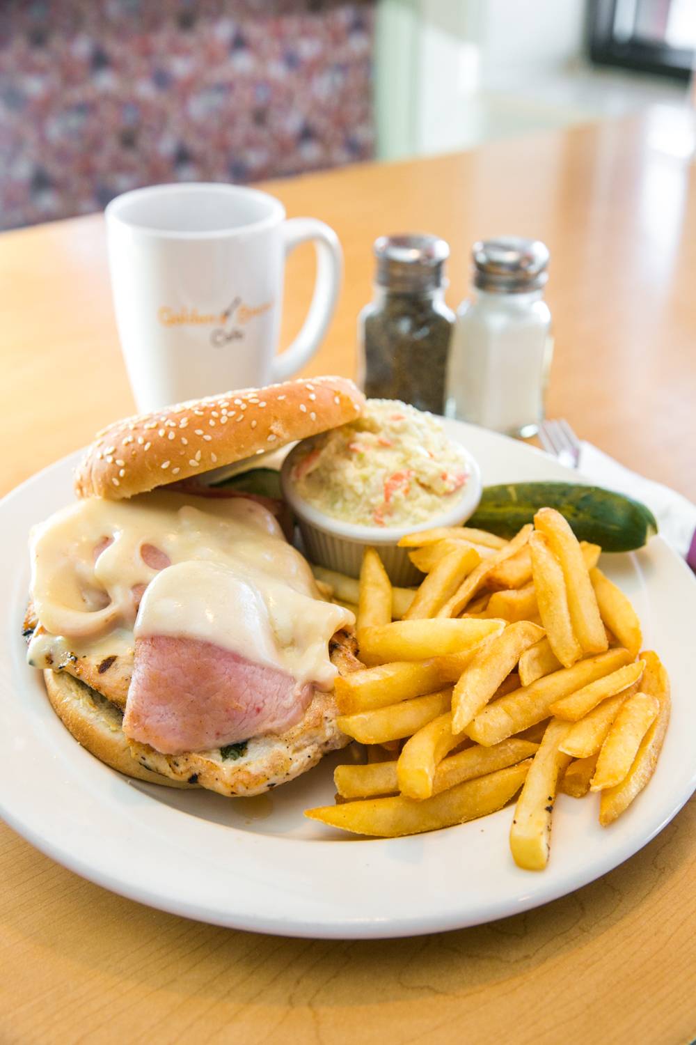 Golden Brunch | restaurant | 31 E Golf Rd, Arlington Heights, IL 60005, USA | 8477587400 OR +1 847-758-7400