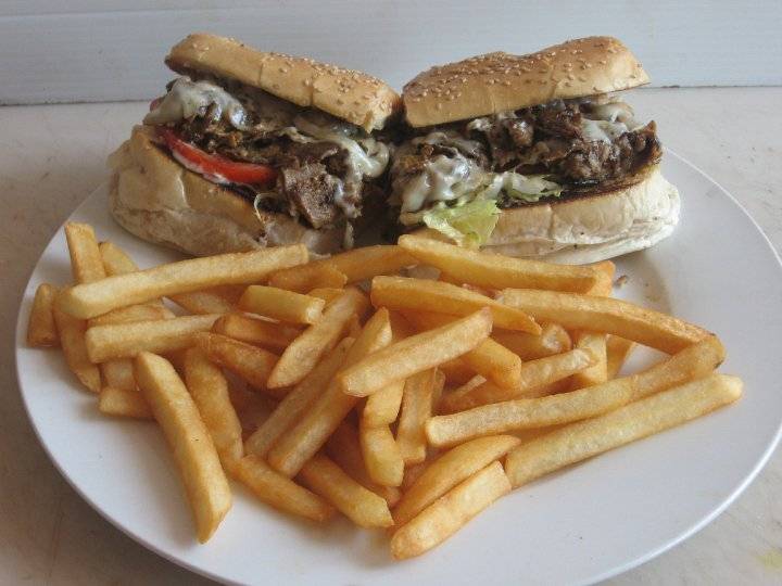 Coliseum Loft Deli & Market | restaurant | 1335 W Broad St, Richmond, VA 23220, USA | 8043594480 OR +1 804-359-4480