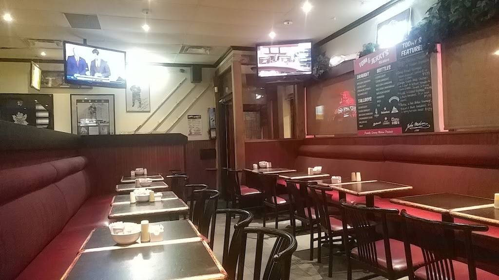 Tom & Jerrys Bistro | restaurant | 15531 Yonge St, Aurora, ON L4G 1P2, Canada | 9057272222 OR +1 905-727-2222