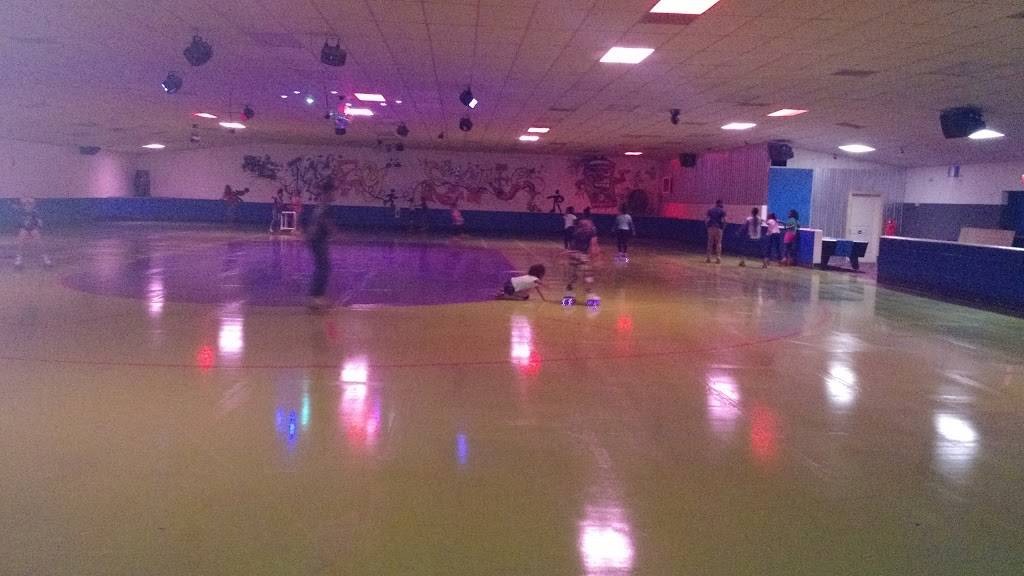 Georges Skate Center | meal takeaway | 3710 Greenswitch Rd, Decatur, IL 62526, USA | 2178753400 OR +1 217-875-3400