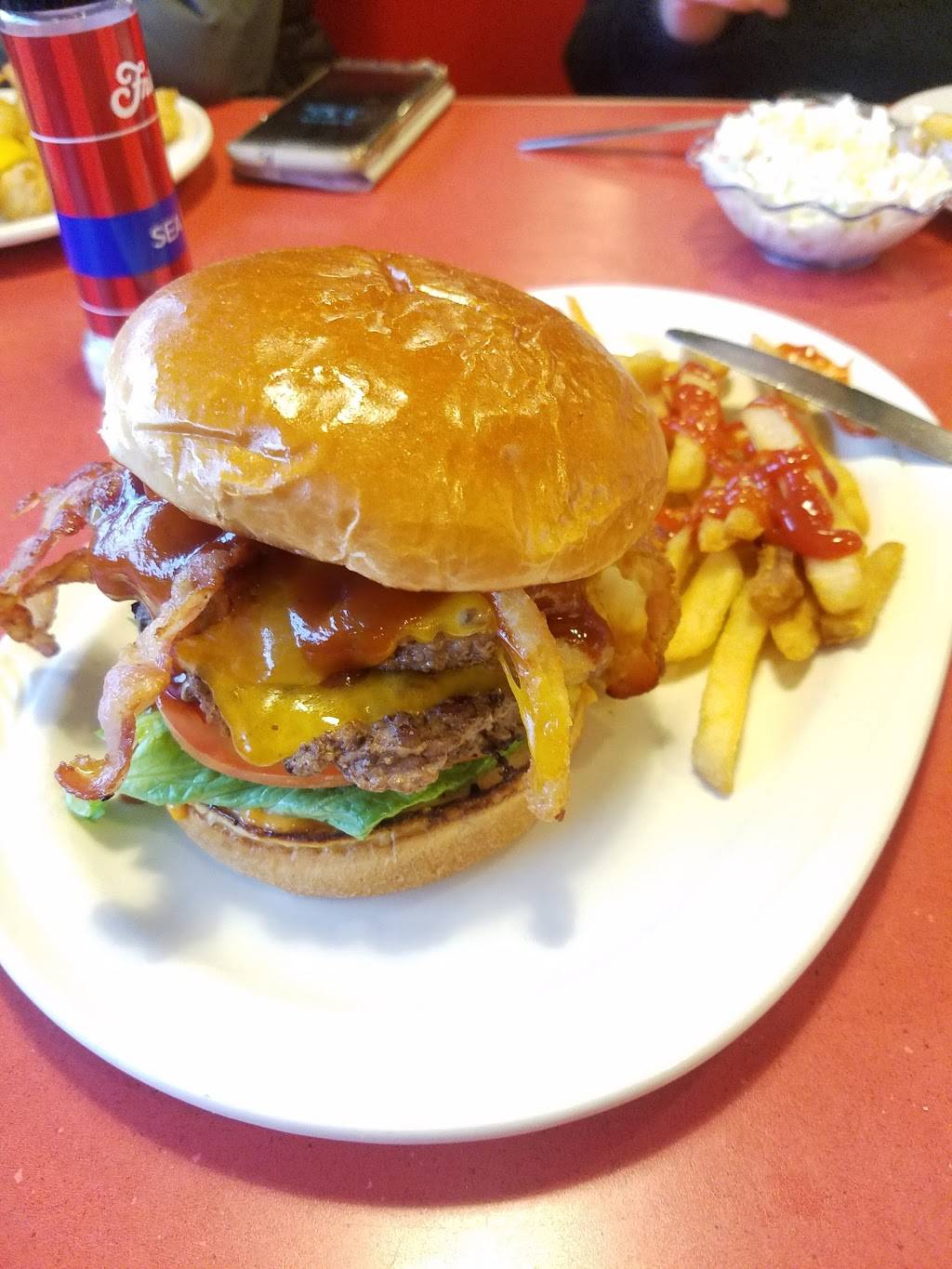 Friendlys | restaurant | 307 State Rd, North Dartmouth, MA 02747, USA | 5089949657 OR +1 508-994-9657