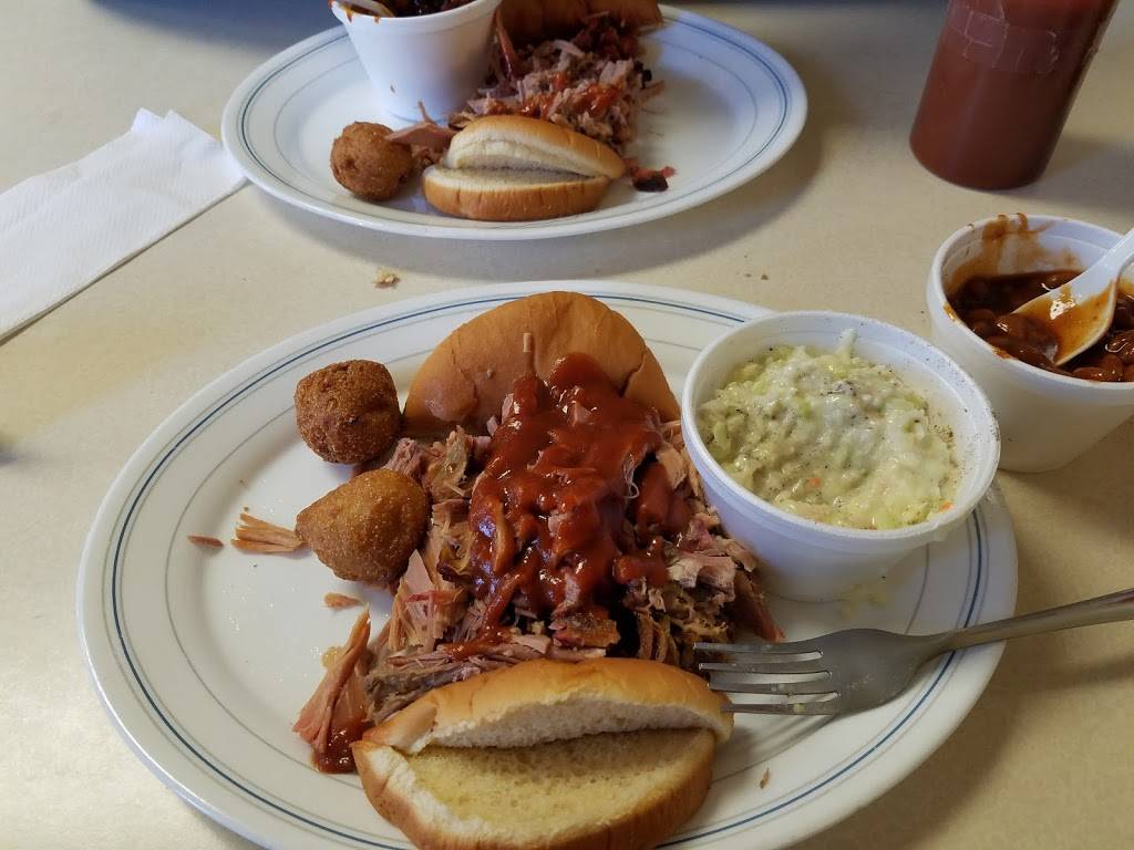 Corner Bar-B-Que | restaurant | 1425 E Reelfoot Ave, Union City, TN 38261, USA | 7318859924 OR +1 731-885-9924