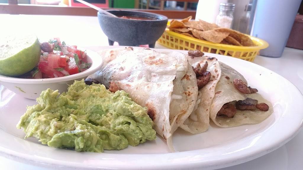 Cenaduría Isabel | restaurant | Calle Emiliano Zapata 137-3, Aeropuerto, 22870 Ensenada, B.C., Mexico | 016461201629 OR +52 646 120 1629