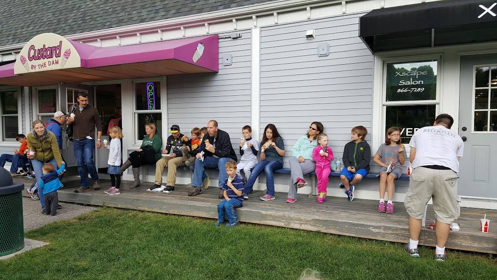 Dam Dogs | restaurant | 25 N Squires Street Square NE, Rockford, MI 49341, USA | 6168639565 OR +1 616-863-9565