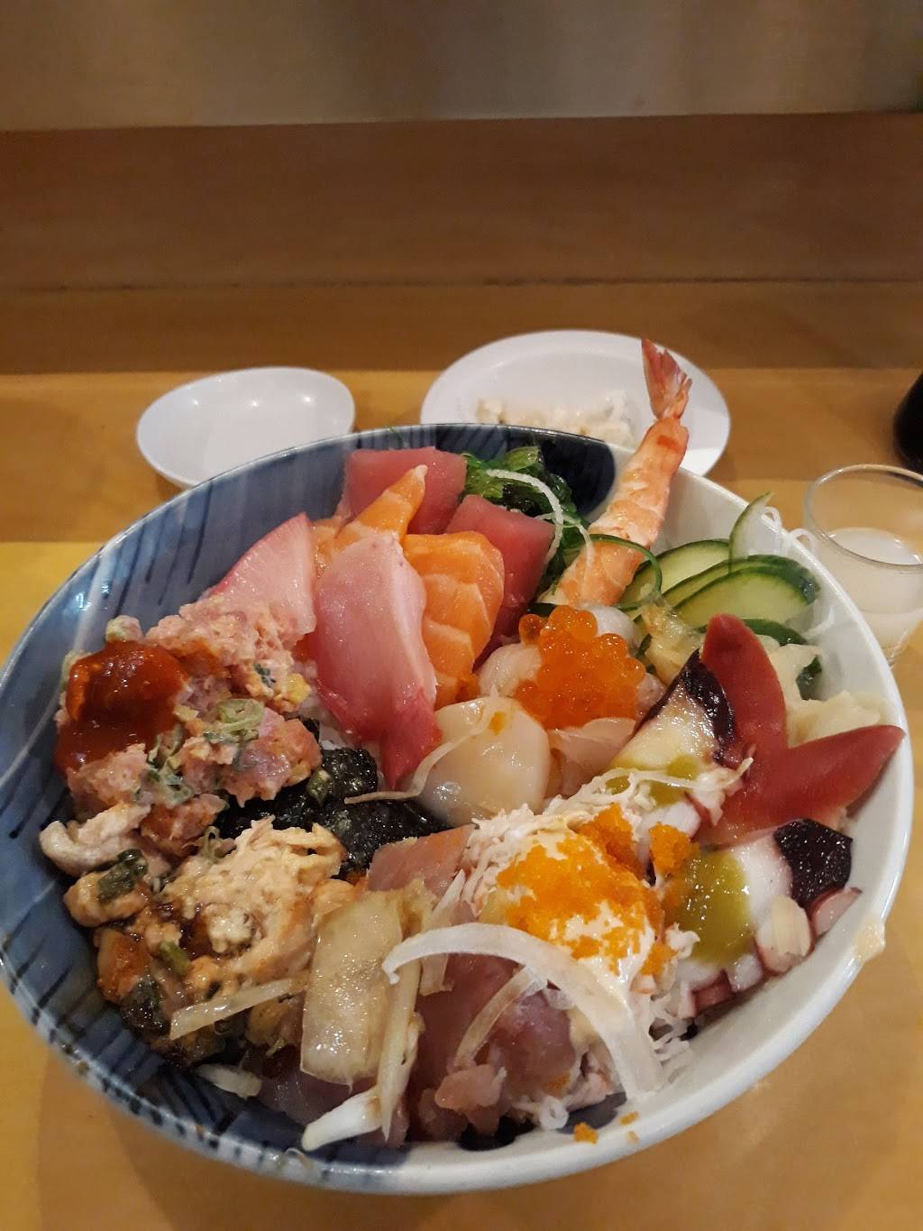 Sushi Momo | restaurant | 208 N Harbor Blvd, Fullerton, CA 92832, USA | 7145258974 OR +1 714-525-8974