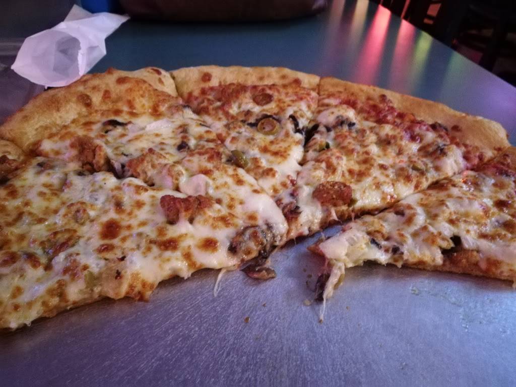 Big Lous Pizza | restaurant | 2048 S WW White Rd, San Antonio, TX 78222, USA | 2103370707 OR +1 210-337-0707