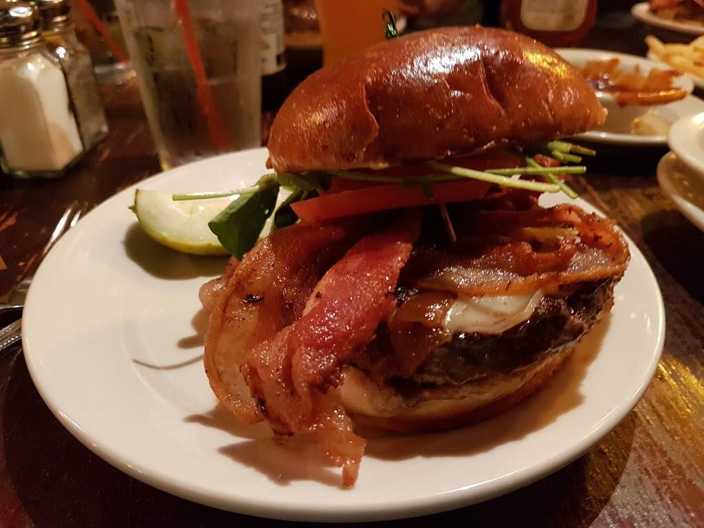 Red Coat Tavern | restaurant | 6745 Orchard Lake Rd, West Bloomfield Township, MI 48322, USA | 2488650500 OR +1 248-865-0500