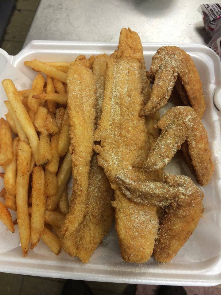 Blue Shark Fish & Chicken | restaurant | 5456 W 34th St, Indianapolis, IN 46224, USA | 3173294640 OR +1 317-329-4640