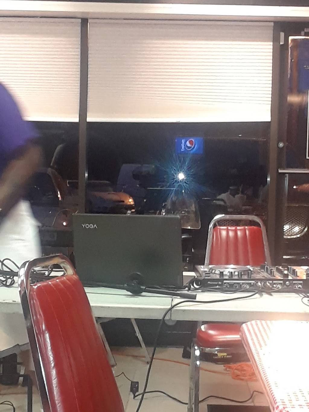 Garretts Smokehouse Barbeque | restaurant | 5502 N Emerson Way, Indianapolis, IN 46226, USA | 3177220506 OR +1 317-722-0506