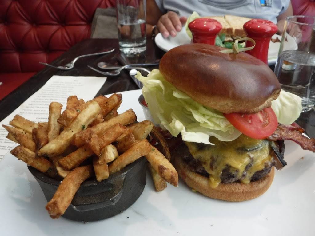 The Hutch on Avondale | restaurant | 6437 Avondale Dr, Nichols Hills, OK 73116, USA | 4058421000 OR +1 405-842-1000