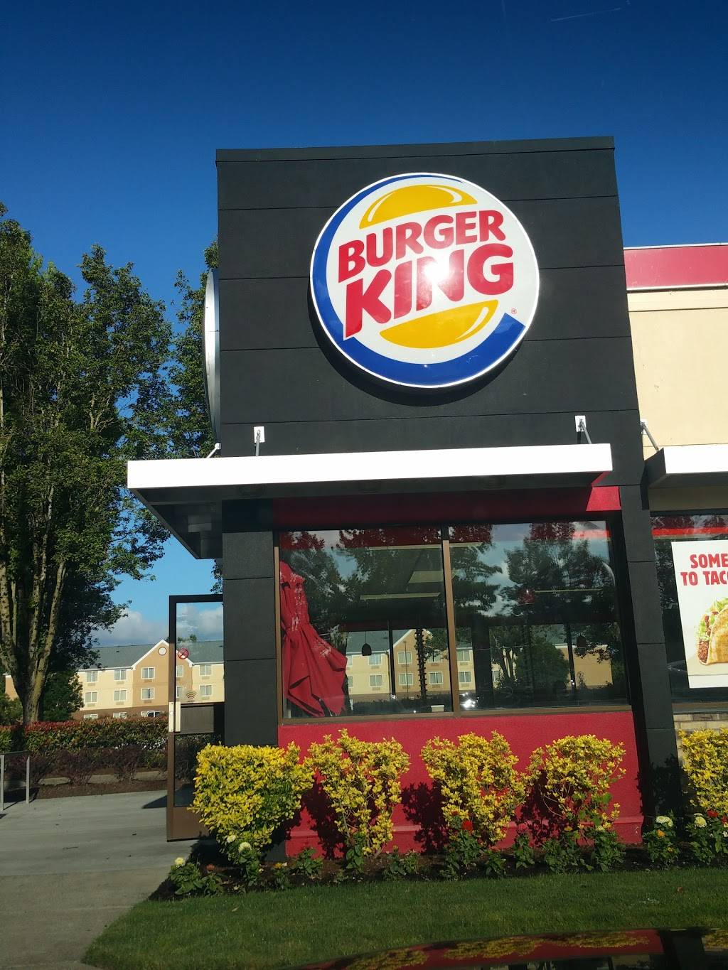 Burger King | restaurant | 12005 NE Airport Way, Portland, OR 97220, USA | 5032544677 OR +1 503-254-4677