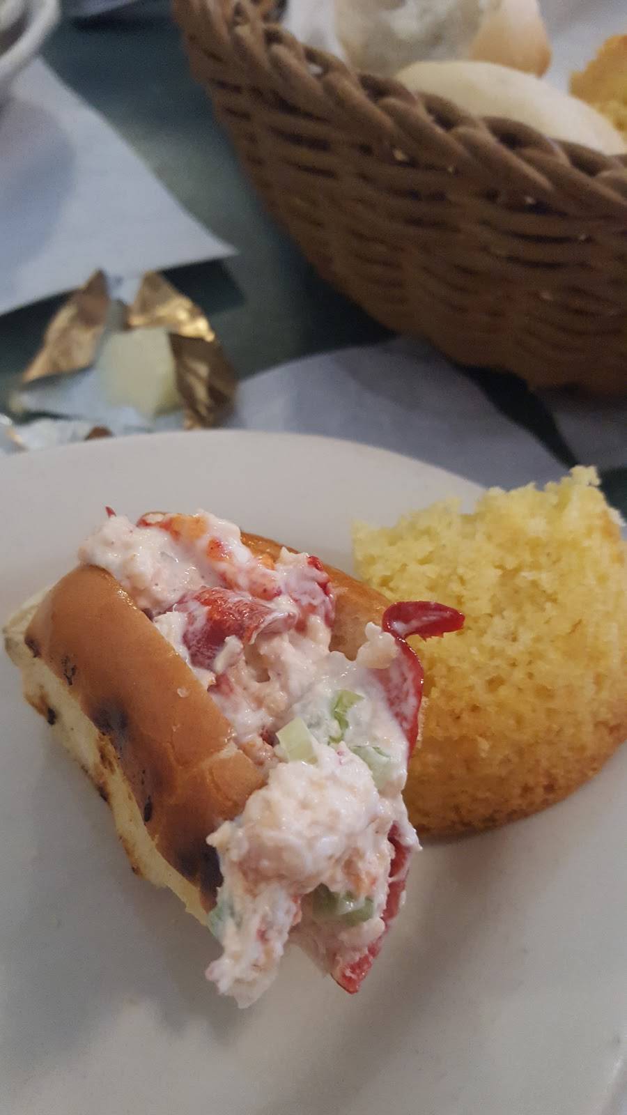 Blue Point | restaurant | 6 Dayton St, Acushnet, MA 02743, USA | 5089959600 OR +1 508-995-9600