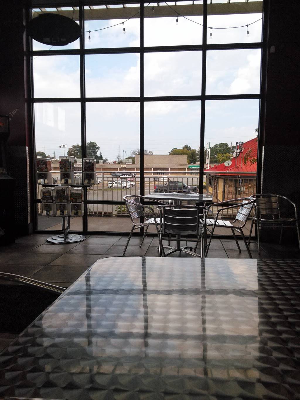 Sharks Fish and Chicken | restaurant | 1535 Hackberry Ln, Tuscaloosa, AL 35401, USA | 2053494499 OR +1 205-349-4499