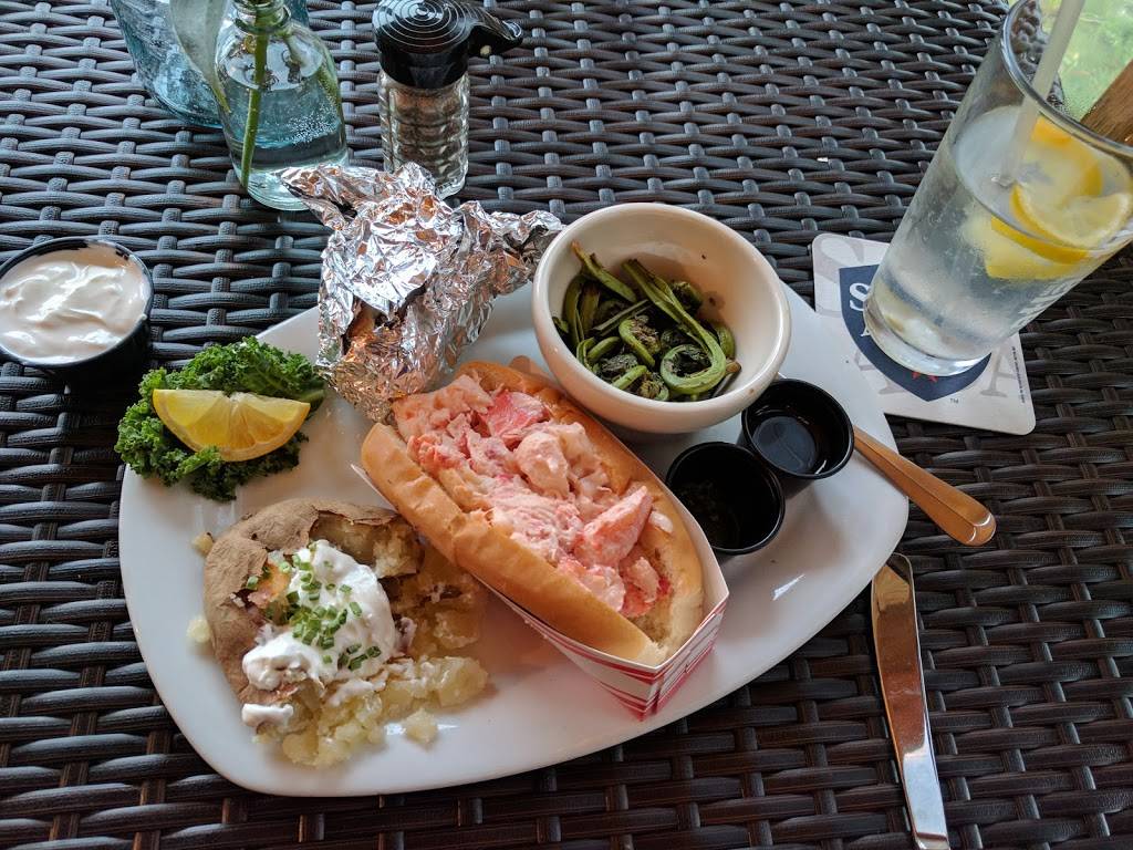 McLaughlin’s at the Marina | restaurant | 100 Marina Rd, Hampden, ME 04444, USA | 2079901111 OR +1 207-990-1111