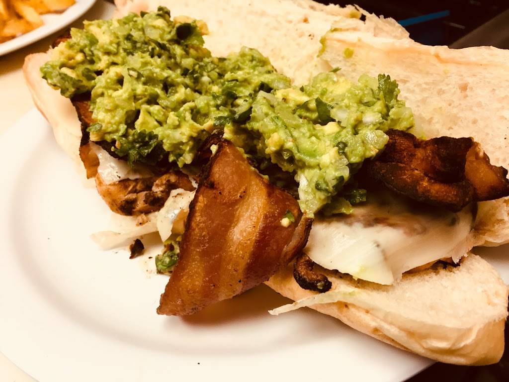 Mommas Place | restaurant | 2210 India Hook Rd #101, Rock Hill, SC 29732, USA | 8033282233 OR +1 803-328-2233