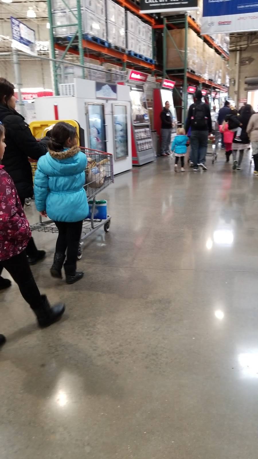 Costco Food Court | meal takeaway | 45460 Market St, Shelby Charter Twp, MI 48315, USA | 5865802000 OR +1 586-580-2000