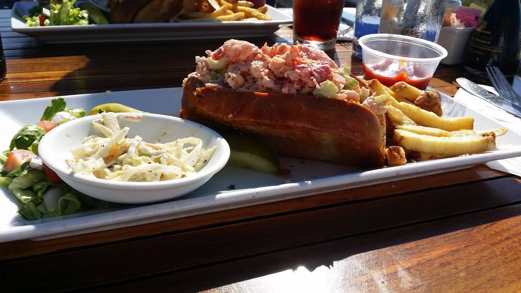 Gosmans Topside/Inlet Café/Clam Bar | restaurant | 484 W Lake Dr, Montauk, NY 11954, USA | 6316682549 OR +1 631-668-2549