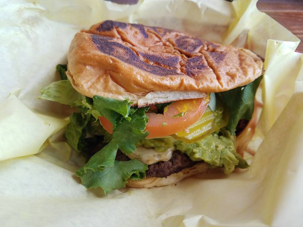 Chunkys Burger | restaurant | 4602 Callaghan Rd, San Antonio, TX 78228, USA | 2104339960 OR +1 210-433-9960