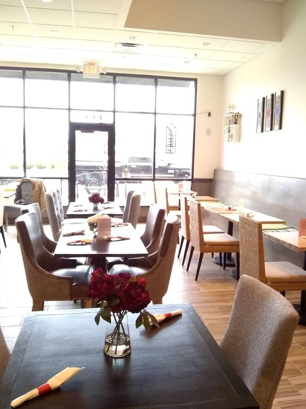 Burapa Asian Bistro | restaurant | 20 Town Square #160, Lovettsville, VA 20180, USA | 7033491188 OR +1 703-349-1188