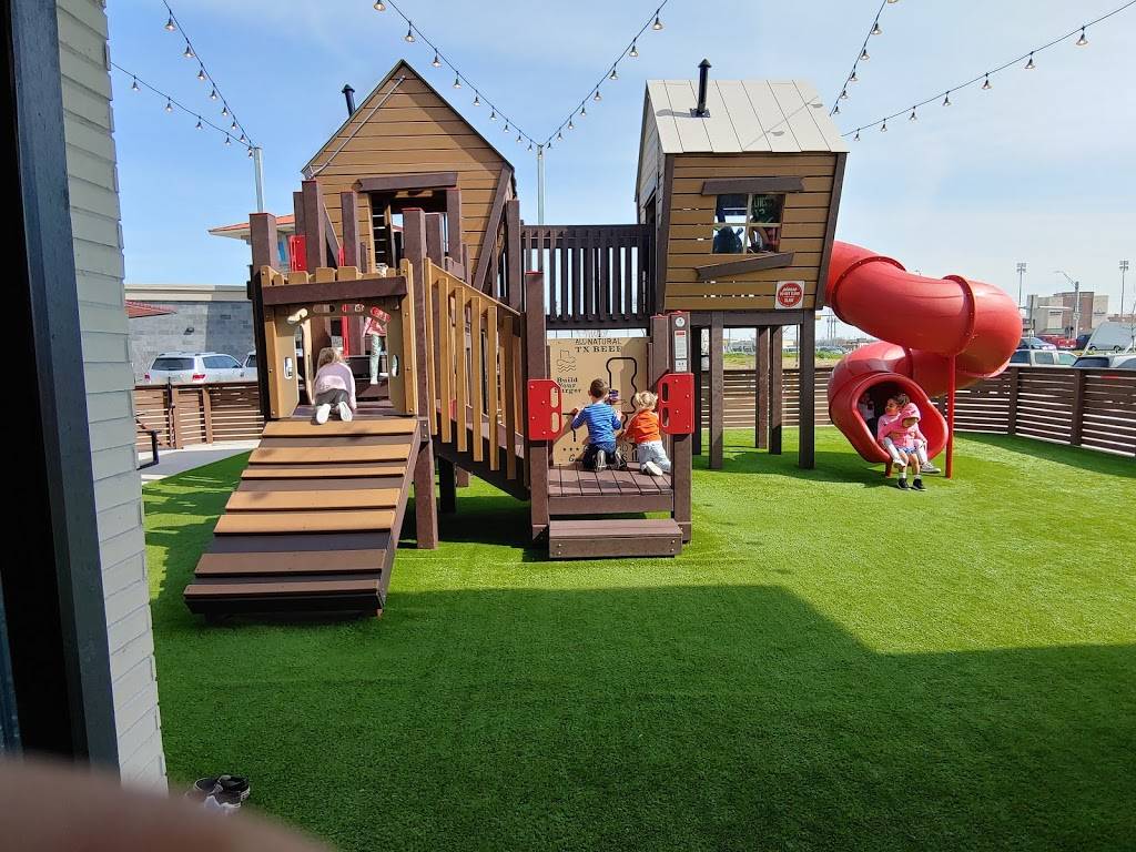 Hat Creek Burger Co. | restaurant | 3321 E Broad St, Mansfield, TX 76063, USA | 8174052979 OR +1 817-405-2979